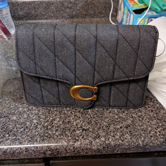 Source Unknown Quilted Gray Crossbody with Gold Accent - Picture 13 of 15